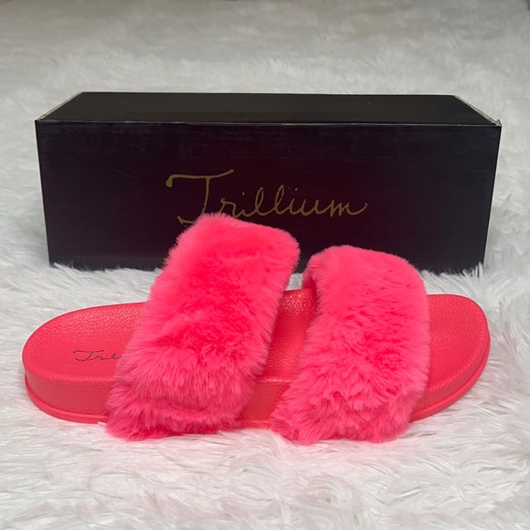 Trillium Faux Fur Slides - Picture 1 of 2